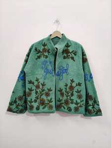 Veste en velours Suzani luxueuse et raffinée, brodée à la main, avec doublure originale, style bohème, motif floral ethnique, cadeau idéal pour une mère. - Product Image 2