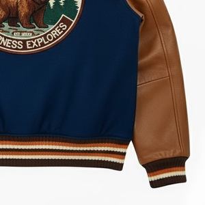 Diseña tu propia chaqueta varsity de alta calidad, cálida para el invierno, con capucha y cuello, para hombres y chicos. - Product Image 6