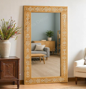 Espejo de cuerpo entero de madera orgánica con bordes ondulados únicos. Una pieza cautivadora y artística. Disponible a precio de mayorista - Product Image 3
