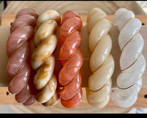 กำไลข้อมือเรซินที่ทำด้วยมือดีไซน์เป็นเอกลักษณ์เป็นมิตรกับสิ่งแวดล้อมเครื่องประดับทำจากเรซิน - Product Image 5