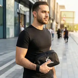 Pochette utilitaire multifonction en tissu polyester noir, capacité moyenne, fermeture éclair, poignée souple, sac de style simple - Product Image 2