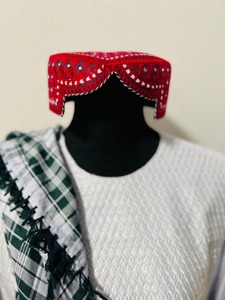 Collier de style tribal afghan turkmâne traditionnel avec des breloques en métal à franges complexes et des perles multicolores - Product Image 5