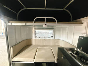 Remorque pour 2 chevaux 2HAL-4900 avec logement, <span class=keywords><strong>lit</strong></span> <span class=keywords><strong>pliant</strong></span>, porte de caravane avec moustiquaire, porte battante, porte-selle, cuisinière à gaz - Product Image 3