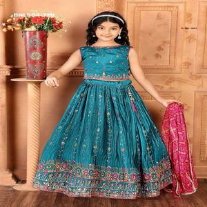 Conjunto de Lehenga Choli y Dupatta para Niños, con Tela Chinon de Primera Calidad, Bordado con Hilos de Colores y Lentejuelas, Ideal para Festivales, Proveedor Indio - Product Image 1