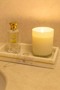 Plateau de service de luxe en marbre blanc avec accents dorés, compatible lave-vaisselle, portable pour comptoir de salle de bain, bijoux et vaisselle - Product Image 3