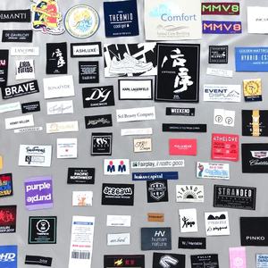 Étiquettes tissées personnalisées en damassé haute densité pour vêtements - Product Image 4