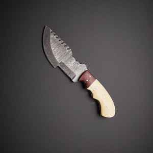 Cuchillo de caza y bushcraft de hoja fija hecho a mano, de alta calidad, personalizado, de acero de Damasco, con mango de hueso y madera. - Product Image 2