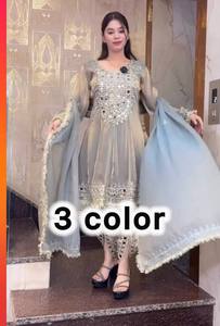 Estilo Dhoti de Moda: Traje de Seda con Bordado Intenso y Trabajo de Espejos - Product Image 3