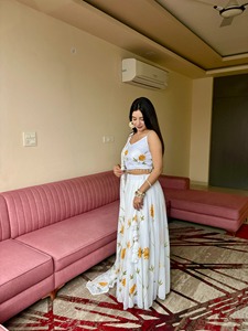 ชุดเลเฮนกา โจลี ผ้าออร์แกนซ่าลายดอกไม้เพ้นท์มือ ดีไซน์ใหม่ สำหรับผู้หญิง งานแต่งงาน งานปาร์ตี้ ทุกฤดูกาล ชุดเลเฮนกาอินเดีย - Product Image 2