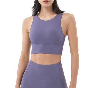 Ensemble de yoga léger et respirant pour femme, personnalisé, en spandex de haute qualité, avec short à taille élastique, plusieurs couleurs - Product Image 1