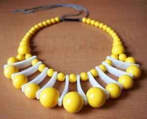 <b>Statement</b> Resin Bead <b>Necklace</b> Bold Fashion Jewelry Eye Catching Design for Women Party Wear Accessories Collection - Product Image 3