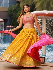 Ensemble Lehenga Élégant Rose et Jaune pour Femme, avec Blouse Brodée de Paillettes, Crop Top, Jupe Plissée et Dupatta – Idéal pour Mariages et Festivals - Product Image 2