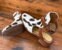 Sepatu Bot Kulit Sapi Asli Terlaris untuk Wanita Gaya Barat dengan Dua Tali di Pergelangan Kaki, Gesper Hias, Ujung Runcing, dan Pola Solid