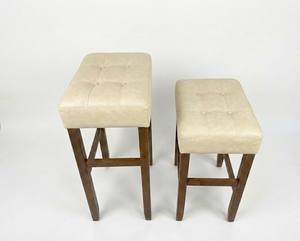 Juego de 2 Taburetes de Bar y Barra de Cocina de Cuero PU, Juego de Taburetes Tapizados en Cuero PU con Madera Maciza, Altura de Barra y Cocina - Product Image 1