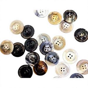 Boutons en corne écologiques personnalisés à 4 trous, forme plate, motif carré, perles en vrac, fournisseur pour vestes en jean et jeans B.S INTERNATIONAL - Product Image 2