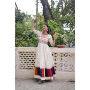 Robe de soirée Kali multicolore brodée au fil romain pour Navratri - Product Image 4