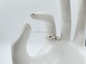 Bague en argent sterling torsadé moderne faite à la main - Product Image 3