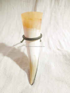 Soporte de hierro con cuerno de búfalo vikingo tallado a mano, auténtico cuerno para beber, estilo guerreros vikingos. - Product Image 2