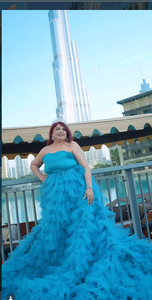 Impresionante Vestido de Gala con Volantes de Tul Turquesa Vibrante, Sin Tirantes, Azul, con Capas, Esponjoso, Maxi, con Corona de Princesa Radiante - Product Image 2