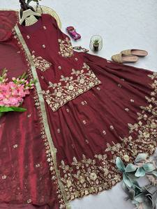 Ensemble Kurta et Jupe en Organza Bourgogne de Luxe avec Dupatta Festonné – Prêt à Expédier – Tenues Traditionnelles Indiennes de Mariée – Vente en Gros pour Fêtes - Product Image 6