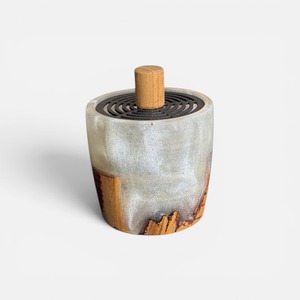 Brûleur à Bakhoor Arabe Artisanal en Bois d'Acacia et Résine Époxy, Mubkhar de Luxe Fait Main, Porte-Encens pour Oud, Tradition Arabe - Product Image 2