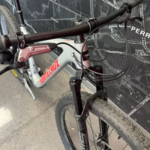 Offre promotionnelle 2024 Santi Cuz Blur 4 C 29 Md Slv Gx Axs Vélo de montagne neuf - Product Image 1