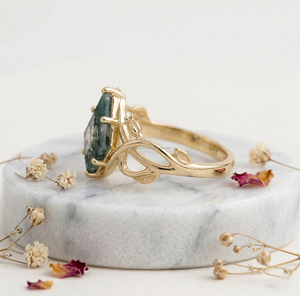 Anillo con Gema Verde en Forma de Cometa Geométrica, Joyería Nupcial Moderna de Lujo, Fabricante OEM ODM Personalizado - Product Image 3