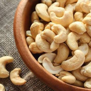 Nueces de Anacardo Tostadas y Saladas W320 de Vietnam a Granel, con Cáscara, Grado de Exportación OEM ODM, Empacadas al Vacío - Product Image 1