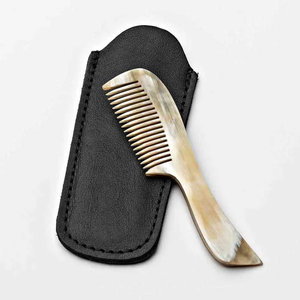 Peine de Cuerno Antiestático Ecológico Hecho a Mano, Clásico de Bolsillo FAIZA CRAFT Uttar Pradesh para Uso Doméstico, Estilo Medieval Compacto - Product Image 3