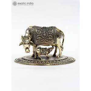 Escultura elegante de vaca y Becerro de latón superfino pequeño de 6 pulgadas con talla atractiva para decoración del hogar y Templo hecho en La India - Product Image 1