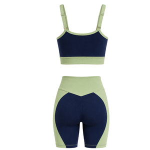 Ensemble de sport côtelé élégant et sans coutures pour femme – Tenue d'entraînement ajustée et extensible pour le fitness, la gym, la course et l'exercice - Product Image 5