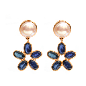 Pendientes florales con zafiro azul natural y perlas en oro amarillo macizo de 18 quilates – Flor con gemas engastadas en bisel y colgante luminoso - Product Image 1