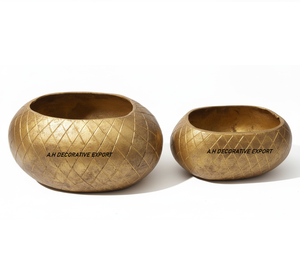 Pots de fleurs texturés faits à la main en aluminium chromé, style américain moderne, écologiques, durables, décoration intérieure pour la maison de luxe - Product Image 1