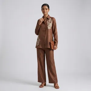 Ensemble chemise brodée marron et pantalon large pour femme, haut à col et manches longues, motif floral, élégant, décontracté, tenue de bureau, deux pièces - Product Image 4