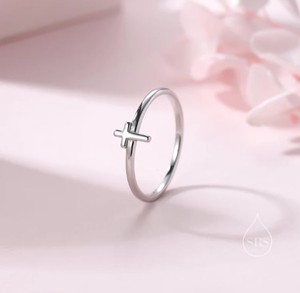 Bague croix extra fine en argent sterling, bague croix chrétienne, bague Jésus - Product Image 1