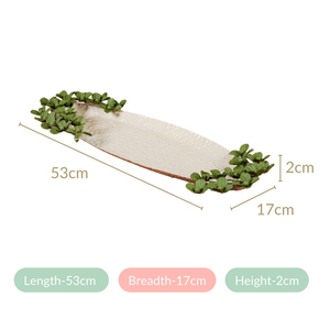 Plateau de service rectangulaire en métal blanc texturé avec de charmants accents floraux verts aux extrémités pour une pièce décorative ravissante - Product Image 2