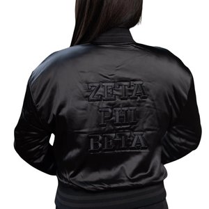 Chaqueta Bomber Negra Zeta Phi Beta para Mujer, Chaqueta Casual de Estilo Satinado con Letras Griegas Bordadas - Product Image 2