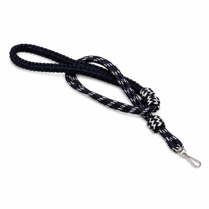 Cordón de poliéster premium con clip metálico duradero, cómodo y ligero para tarjetas de identificación, llaves, credenciales y portacredenciales. - Product Image 2