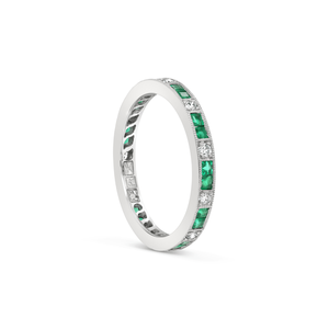 Anillo de compromiso de oro blanco macizo de 18k con esmeralda colombiana natural y diamante cultivado en laboratorio de corte carré, con halo. - Product Image 1