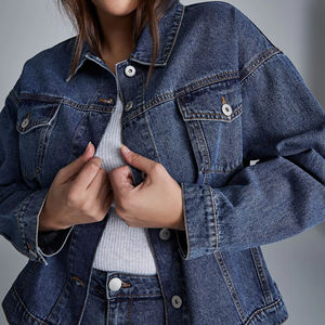 Chaqueta vaquera de mujer con múltiples bolsillos, estilo cargo funcional, venta al por mayor - Product Image 1