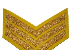 Le chevron à 3 barres (trois rayures en forme de V) est généralement l'insigne d'un sergent. - Product Image 5