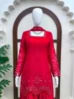 Ensemble prêt-à-porter en soie Fandy avec broderies et sequins, comprenant un haut, un pantalon palazzo et une dupatta, entièrement cousu.