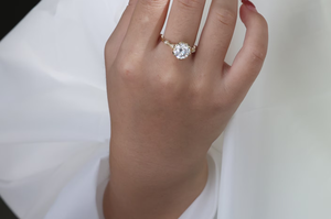 แหวนเพชรโมอิสซาไนต์ทรงกลม 8 ขา ดีไซน์เฉพาะตัว แหวนเงินแท้ 925 แหวนแต่งงานสั่งทำพิเศษ - Product Image 2