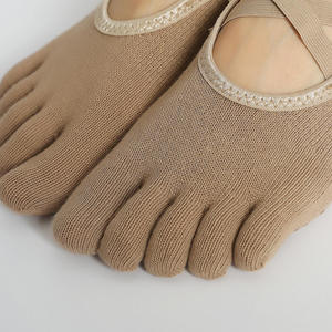 Chaussettes de yoga antidérapantes à double sangle croisée pour femmes, chaussettes à cinq doigts pour l'été, pour les sports et la danse en intérieur - Product Image 3