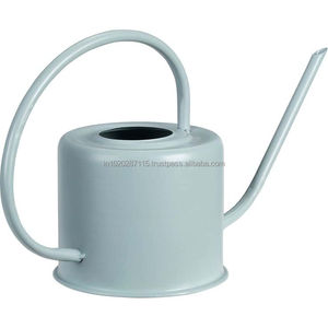 Bidon d'eau galvanisé rustique avec un design traditionnel, un corps en métal anti-corrosion et un large bec pour un arrosage uniforme des lits de jardin - Product Image 3