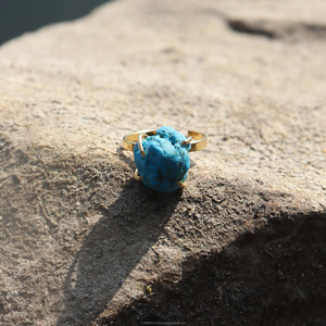 Anillo de Turquesa Azul Cruda, Anillos de Cristal Azul sin Cortar, Anillos Hechos a Mano en Oro, Anillo Ajustable Exclusivo, Regalo para Ella - Product Image 6