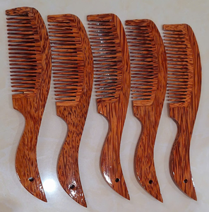 Peine de Madera de Coco Sostenible para el Cuidado y Peinado Diario - Product Image 6