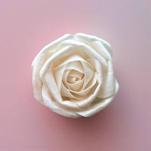 ดอกไม้รักโรส โซล่าวู้ด ขนาด 8-8.5 ซม. ก้านไฟเบอร์จากต้นเซสบาเนีย สำหรับอโรมาเธอราพี ทำด้วยมือ - Product Image 2