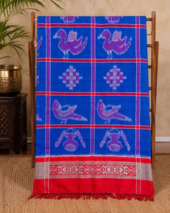 Sari Khandua Premium en coton bleu roi et rouge avec motifs traditionnels violets et roses, bordure géométrique, tenue ethnique indienne - Product Image 5