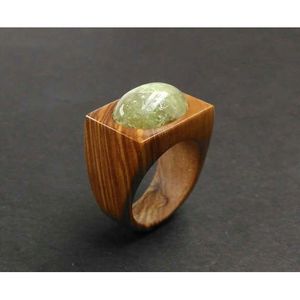 Bague en résine et bois élégante pour tous les jours - Product Image 1
